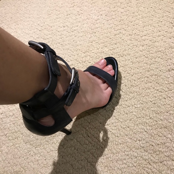 Guess Heels - Picture 7 of 7